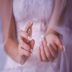 معرفی 5 عطر از بهترین های سال 2017  با رایحه گل مخصوص عروس